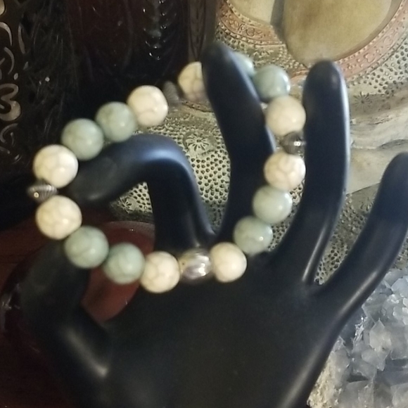 Turquoise and white stone bracelet - Picture 2 of 3